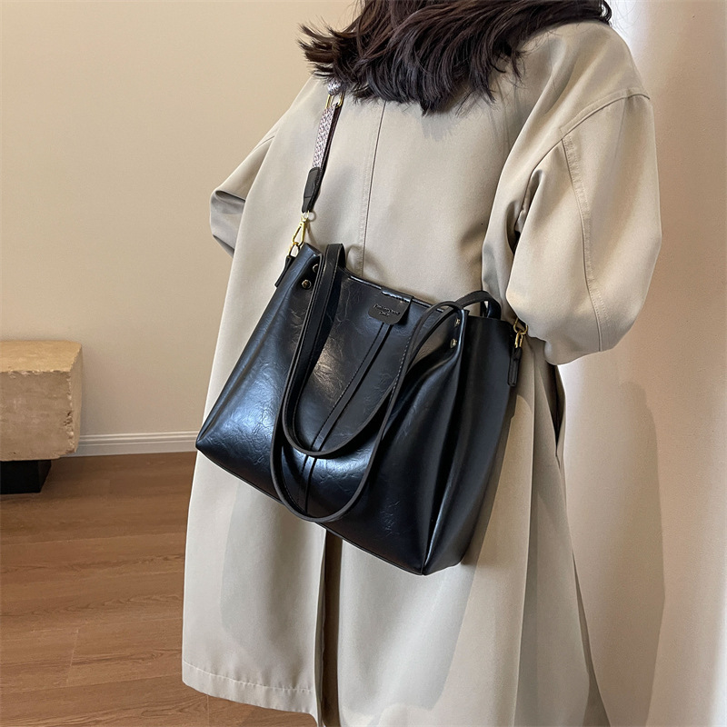 Commuter Multifunctional Underarm Large Capacity Women's Handbag 2025 Autumn/winter New Korean Fashion Shoulder Bag