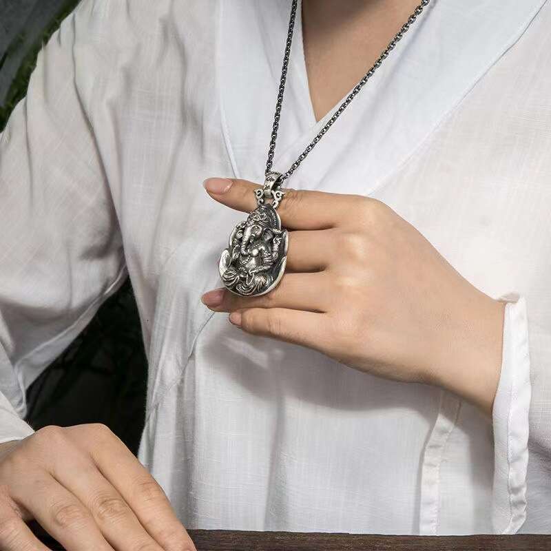 Simple and fashionable Azan Youjixiang necklace, unisex domineering artistic style, niche design pendant