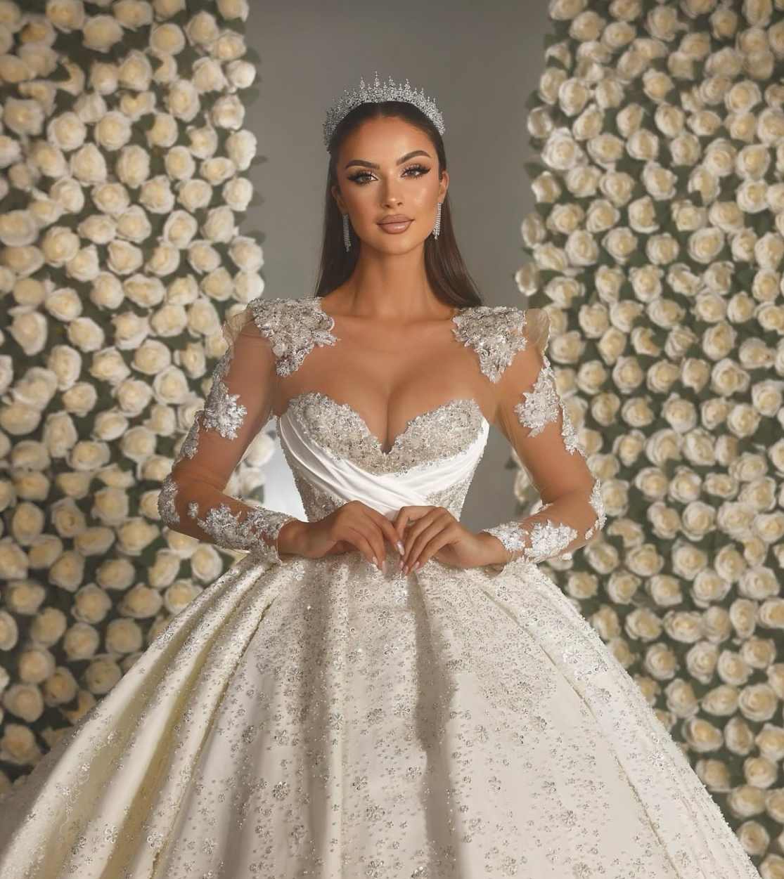Exquisite Crystal Wedding Dresses Ball Gown Sweetheart Lace Appliques Beads Pearls Sequins Plus Size Court Gown Customized Special Occasion Vestidos D