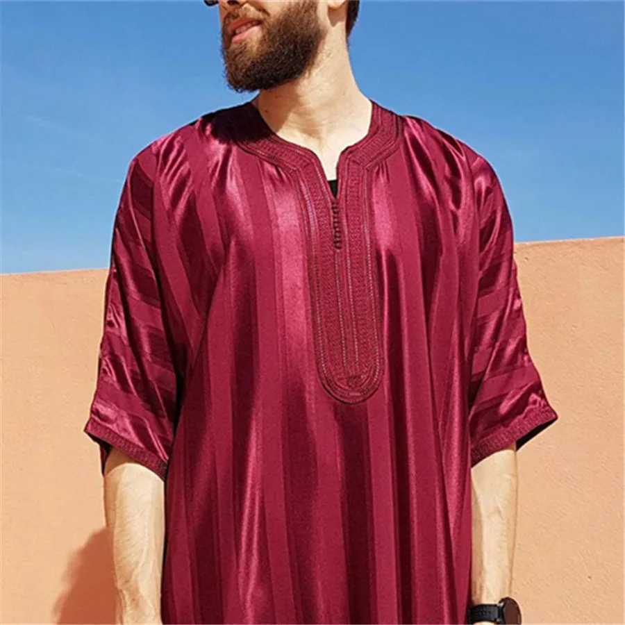 2025 New Men Muslim Abaya Islamic Clothing Mens Embroidered Striped Jubba Thobe Moroccan Dubai Kaftan Eid Prayer Robe DressXJ250310