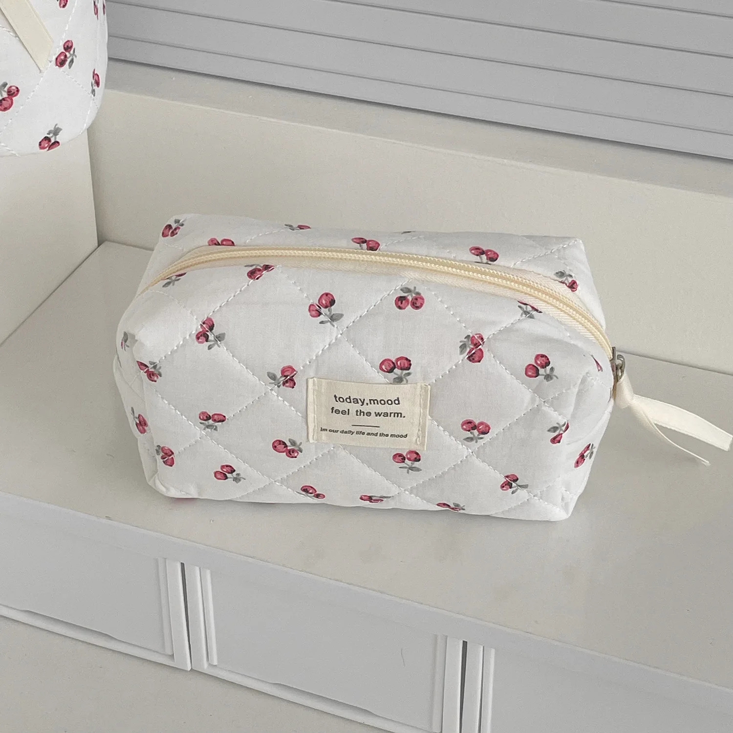 Cherry Makeup Bag Womens Cosmetic Bags Fashion Portable Cute Travel Storage Pouch Handbag Cotton Quilted Zipper Purse 250311