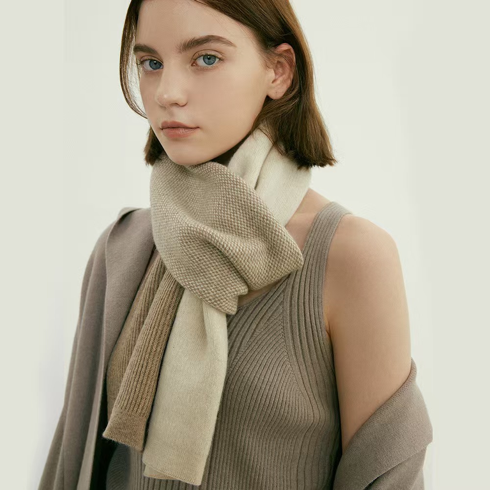 T267 Korean designer same style niche stitching variable needle color matching knitted scarf female autumn and winter warm wool small neck scarf