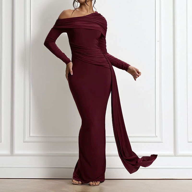 Women's 2025 Spring New Fashionable And Sexy Slant Shoulder Strap, Shrink Fold, Slim Fit, Hip Wrapping Dress KLMY