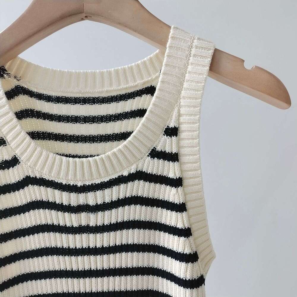 24 Year Summer New High-End Embroidered Five Pointed Star Letter CD Knitted Sweater For Women, Round Neck Sleeveless Slim Fit Tank Top