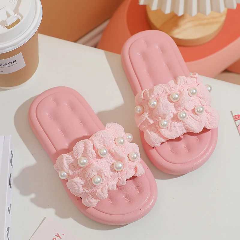 Slippers Princess Wind Pearl Puffs Girls Little Girl Slippers Soft Bottom Outside Penetrating Air SandalsT250311
