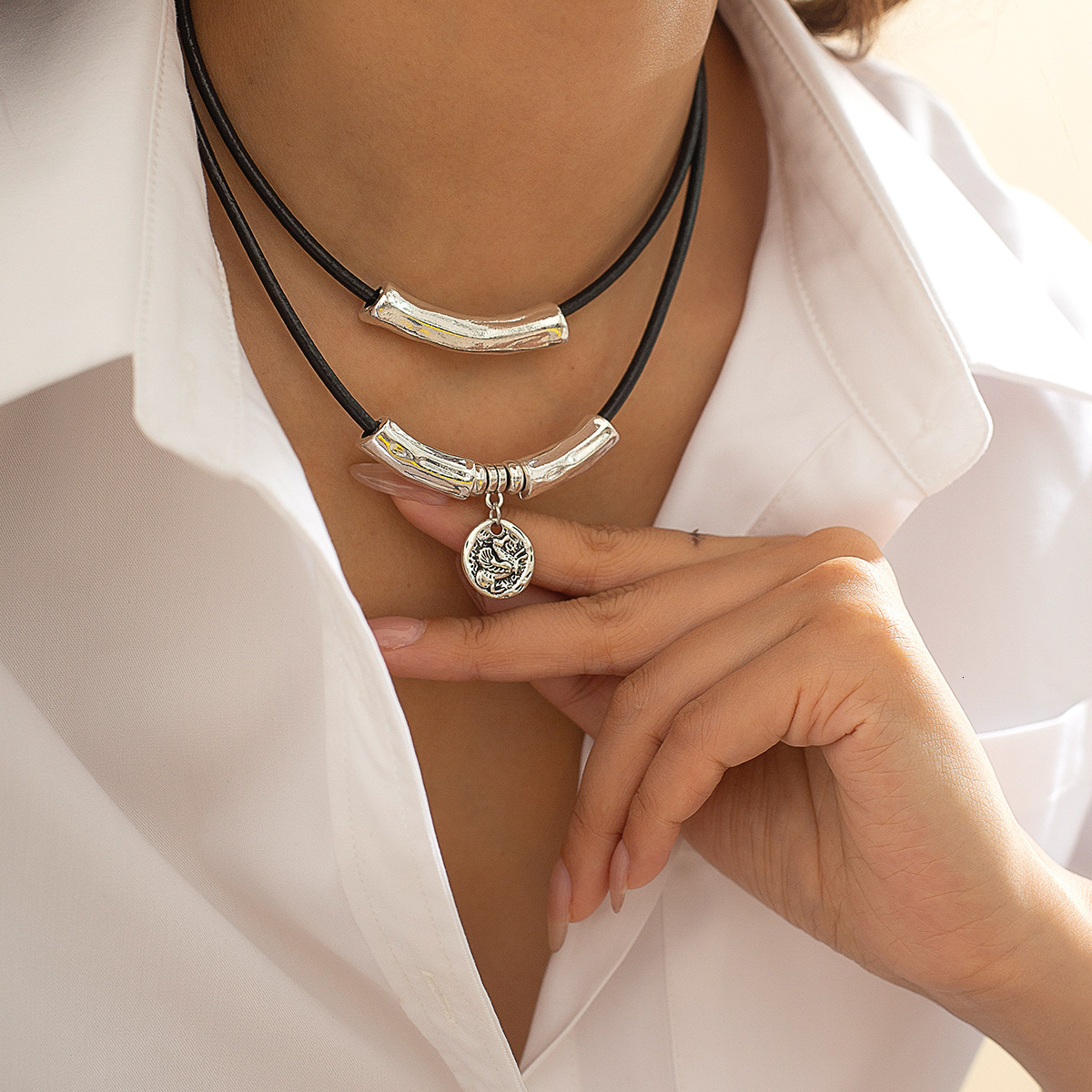 Retro National Relief Pendant Women's Necklace Superior Sense Simple Double Curved Pipe Collar
