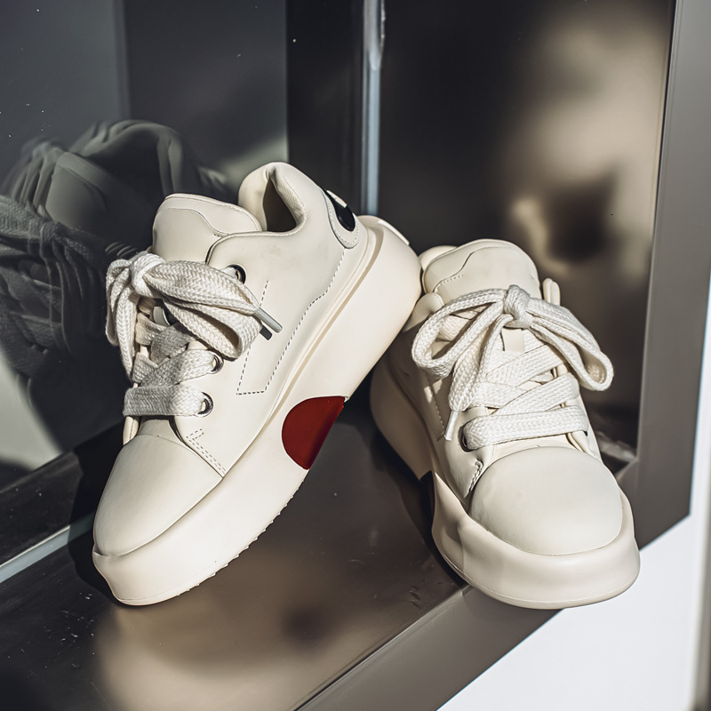 2025 China Fashion Spring Men's Shoes Live Streaming Niche Thick Soled Running Shoes High Love Board Tiktok Breathable Bread Shoes Casual Trendy 