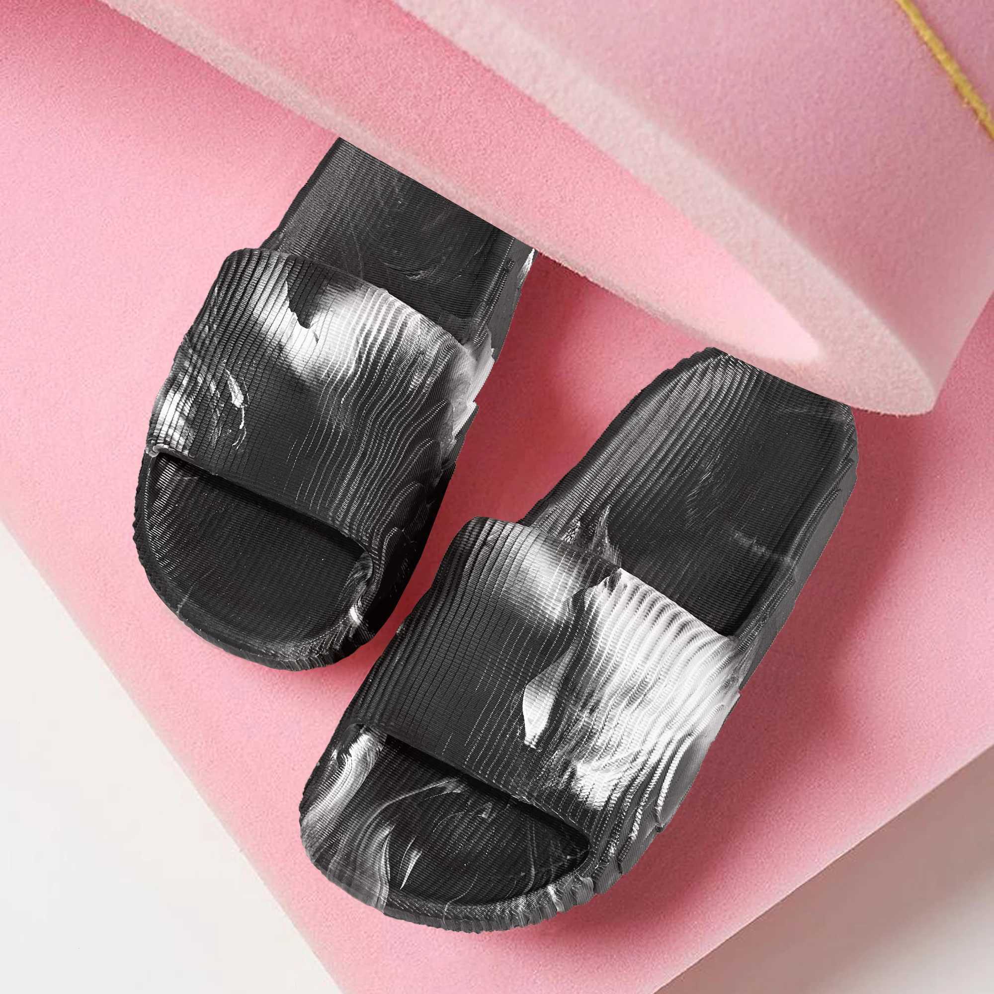 Boy Girls fun Pixels Shoes Parent-child Slippers Indoor Bathroom Anti-Slip Soft Sole Home Sildes PVC Fashion Trend SandalsT250311