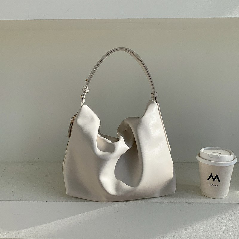 Chic Pleated Shoulder Bag for Women Spacious and Stylish Tote