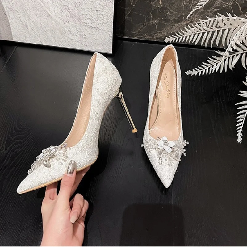 White Womens Wedding Shoes Thin Heel Pointy Rhinrhinene Flower French Bride Bridesmaid High Heels 250310