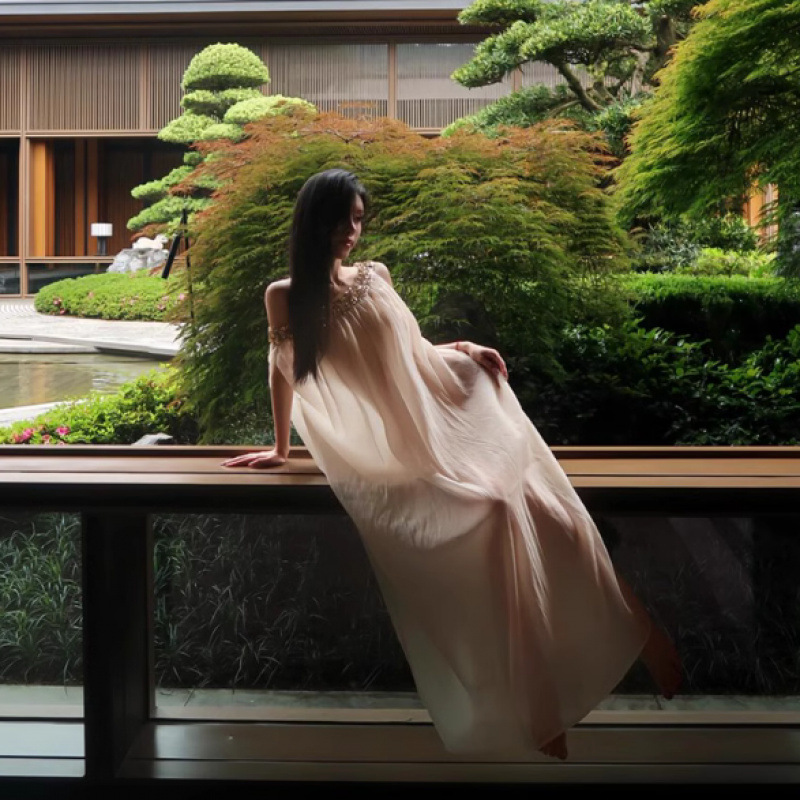 MU33190 One-shoulder tube top dress for women summer tea break French heavy-duty hot diamond lazy morning robe for women 2024 vacation