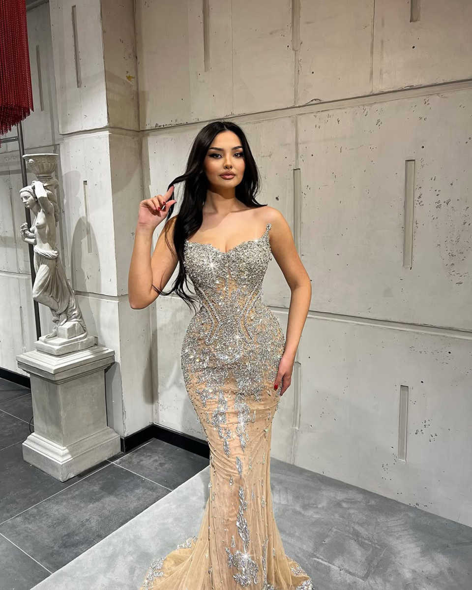 Sparkly Evening Dresses For Women Sweetheart Neck Sleeveless Gown Appliques Sequins Sweep Train Party Customized Dress
