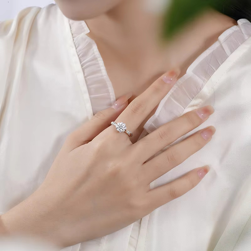 Romantic 925 Silver Moissanite Jewelry Zircon Pave 1ct Round Brilliant Cut Moissanite Engagement Ring for Women