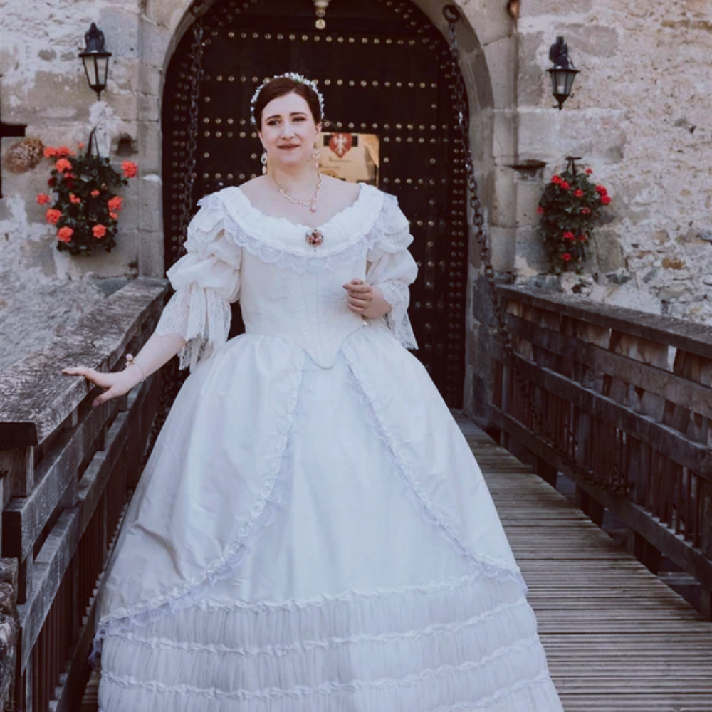 Vintage Victorian Wedding Dresses Scoop Neckline Half Sleeves Princess Long Historical Bridal Gown Back Lace-Up Corset Medieval Bride Dress White