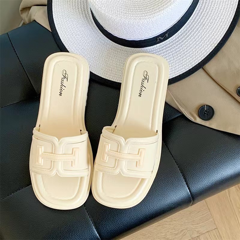Spring And Summer New Fashion Designer Trendy Women s Sandals Flat Bottomed Multifunctional Beach Shoes Single Character Slippers Small Fragrant Flip 