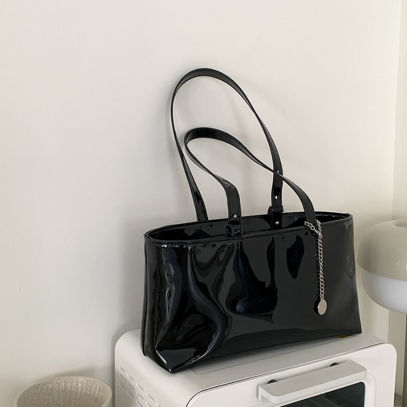 Large capacity shoulder bag women's new tote bag glossy PU commuter bag