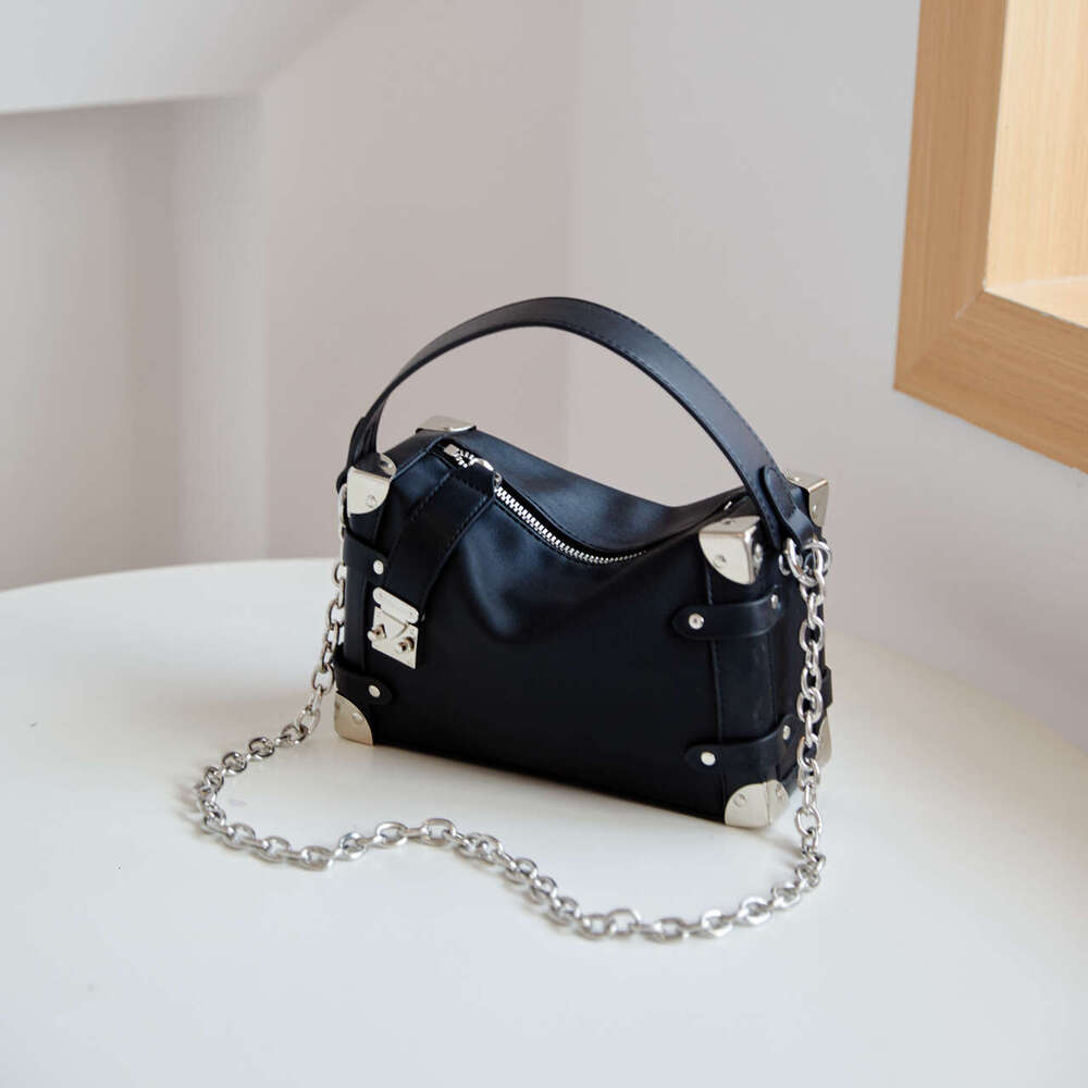 Women's Bags Crossbody autumn handbag casual simple chain fashionable temperament high-end punk bag for women momei