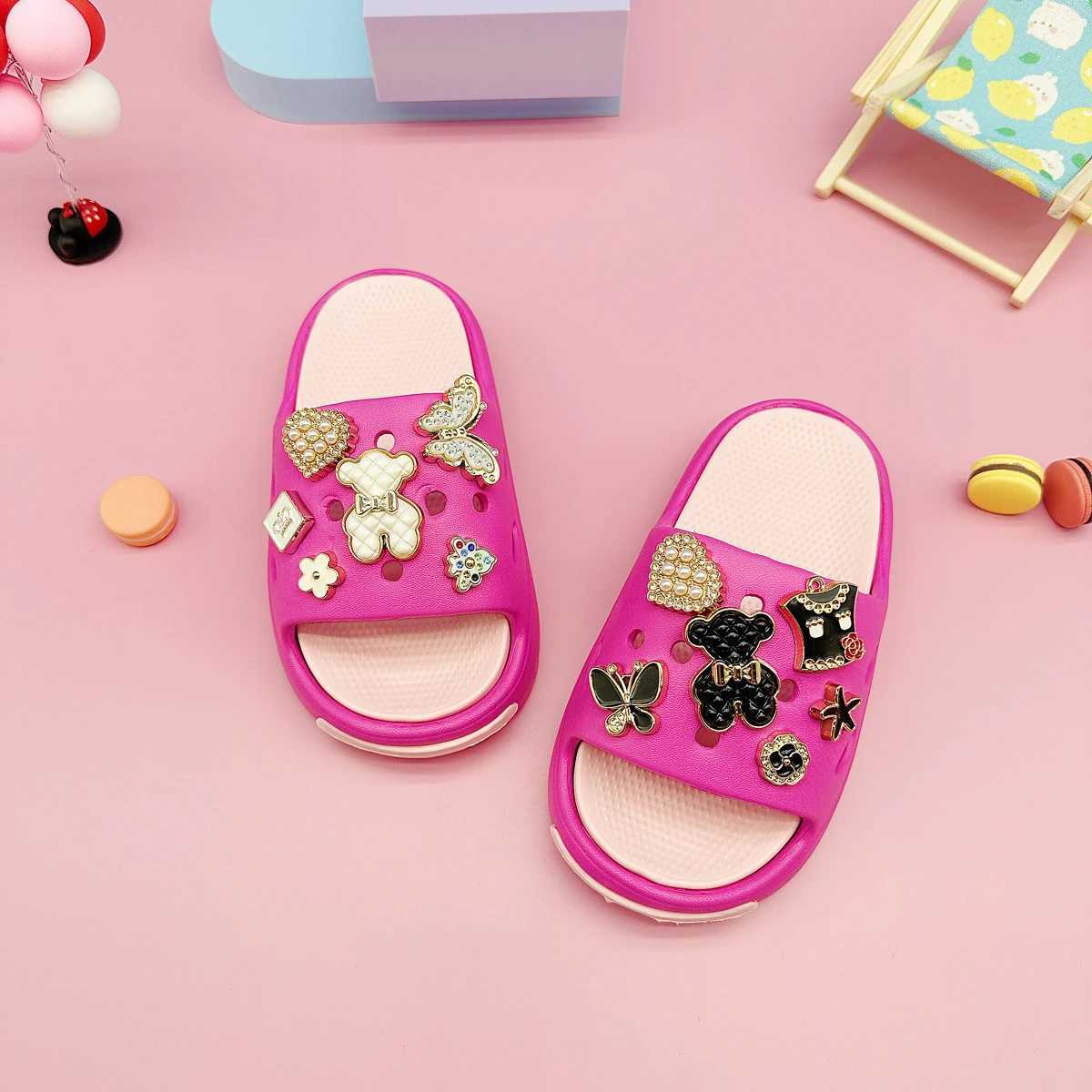 New Popular Cartoon Black and White Bear Versatile Eva Slippers for Boys and Girls Fashionable Soft-Soled Non-Slip SandalsT250311