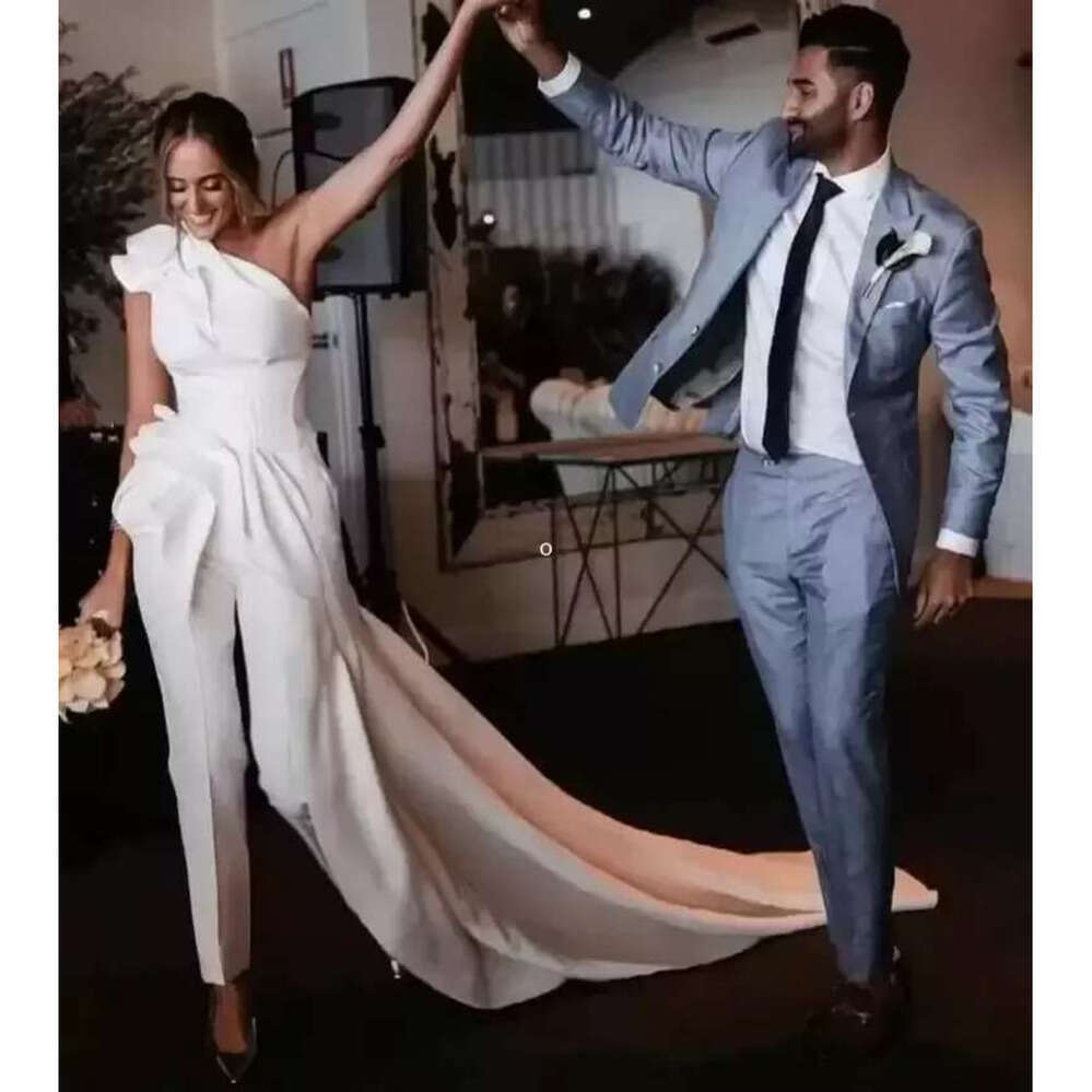 2022 Elegant Jumpsuits Wedding Dresses Bridal Gowns One Shoulder Satin Peplum Ruffle Ruched Bohemian Boho Garden Country Vestido De Noivas