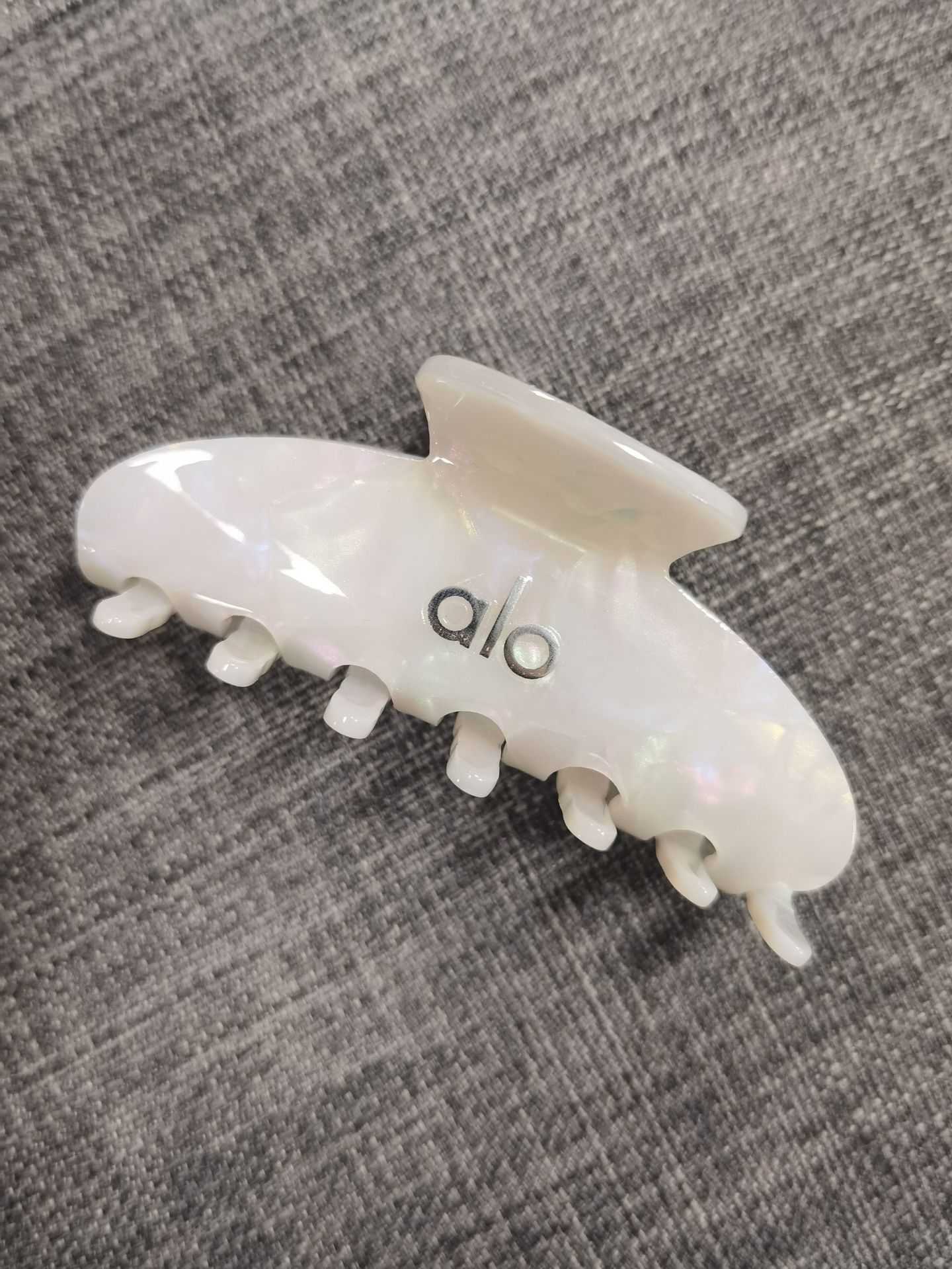 Clamps Hair Grip Metal Label Hair Accessories Female Double Ears Hollow Acetate Grip Clip Rear Head Top Clip Disc Hair Tail Clip H25311