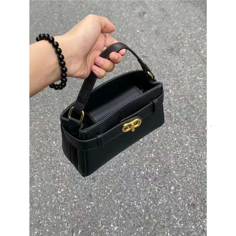 Designer Handbags - Trendy Fashion hot Women's Handbag, High-End Niche Shoulder Bag for 2025 Celebrities