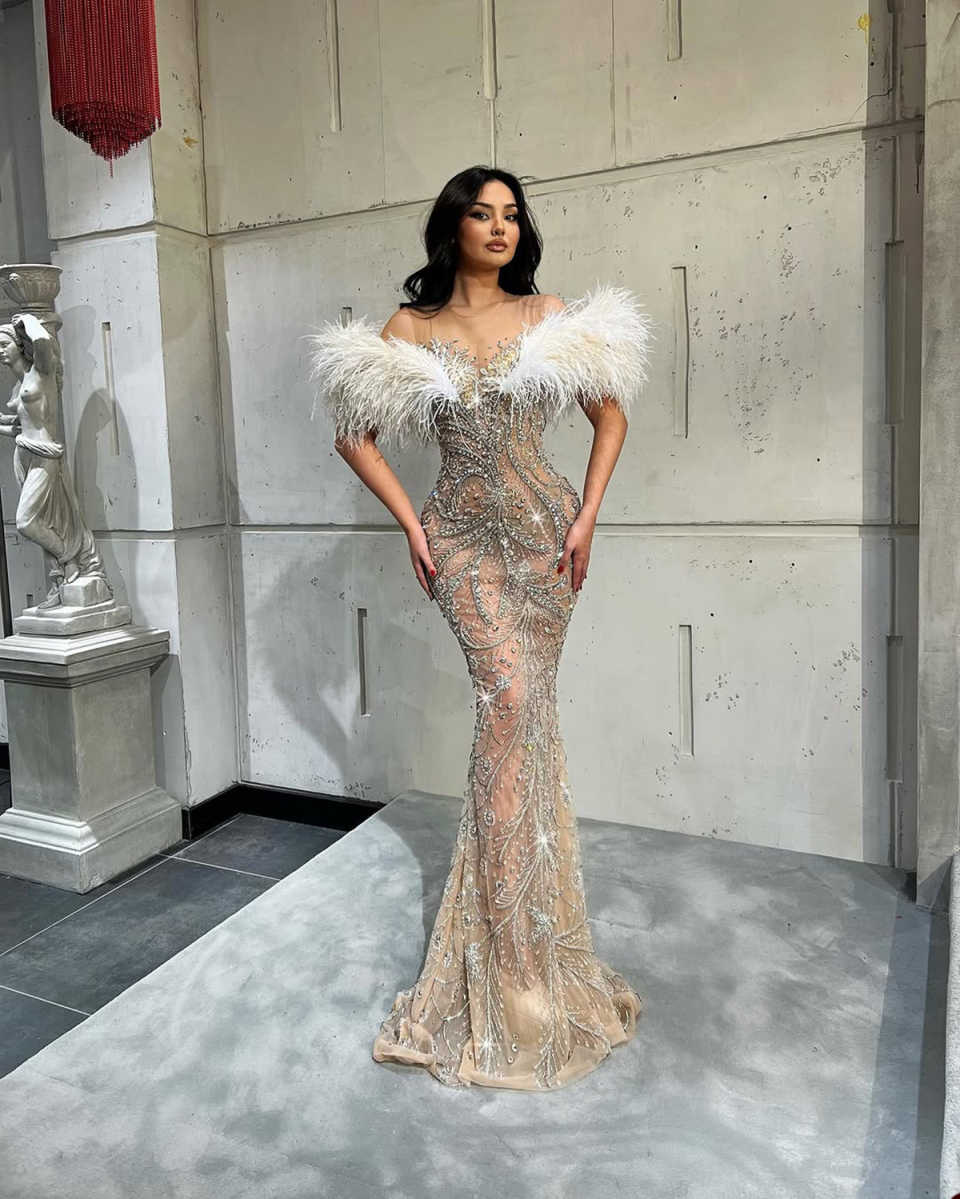 Gorgeous Mermaid Evening Dresses For Women Sheer Neck Off Shoulder Feather See Through Gown Sequins Appliques Sweep Train Party Customized Dress