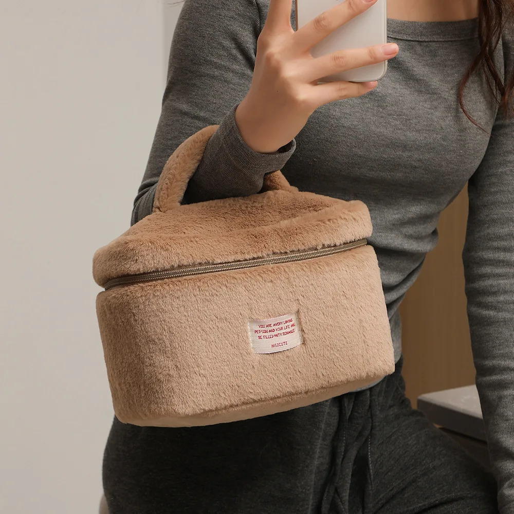 Soft Plush Large Capcity Makeup Bags For Women Daily Cosmetics Organzier Simple Style Tote Travel Toiletry Bag 250311
