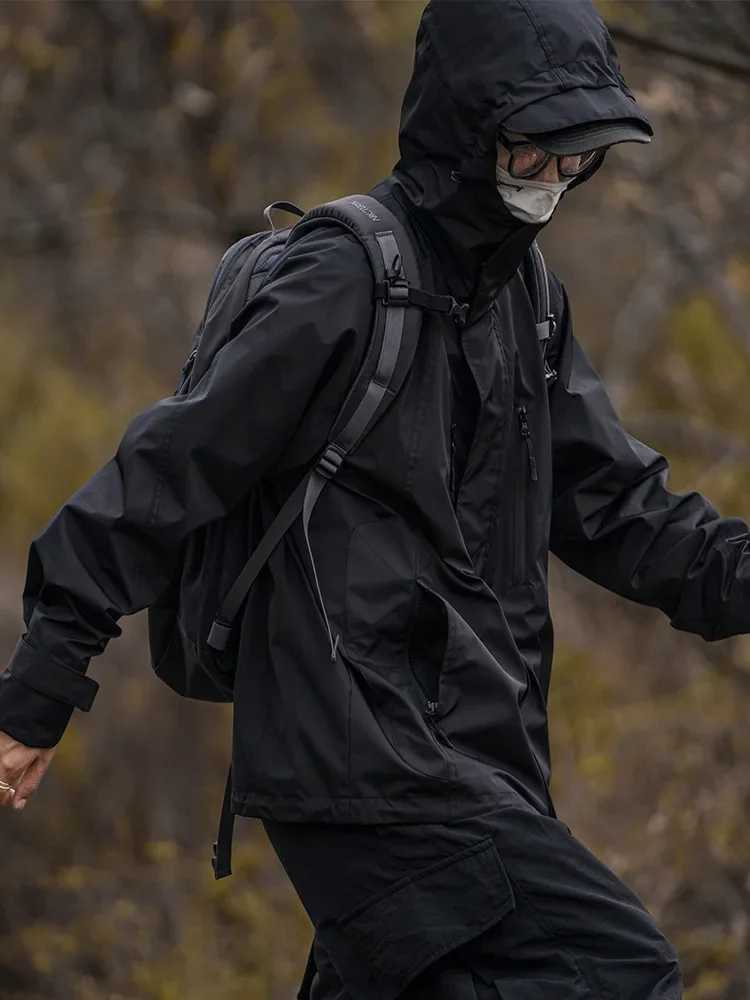 Spring and Autumn Mens Hiking Jackets Functional Vibe Fashion Loose Outdoor Windproof and Waterproof WorkWear Hooded JacketT250311