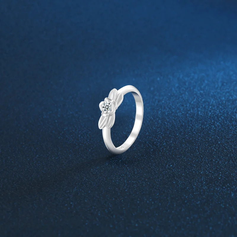 925 sterling silver Mozambique diamond ring for women European and American fashion flower shaped to give girlfriend 250311