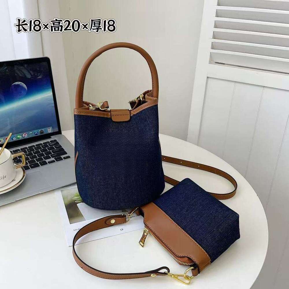 Small handbag with niche design, women's new trendy, fashionable, personalized shoulder bag, western-style crossbody bucket bag