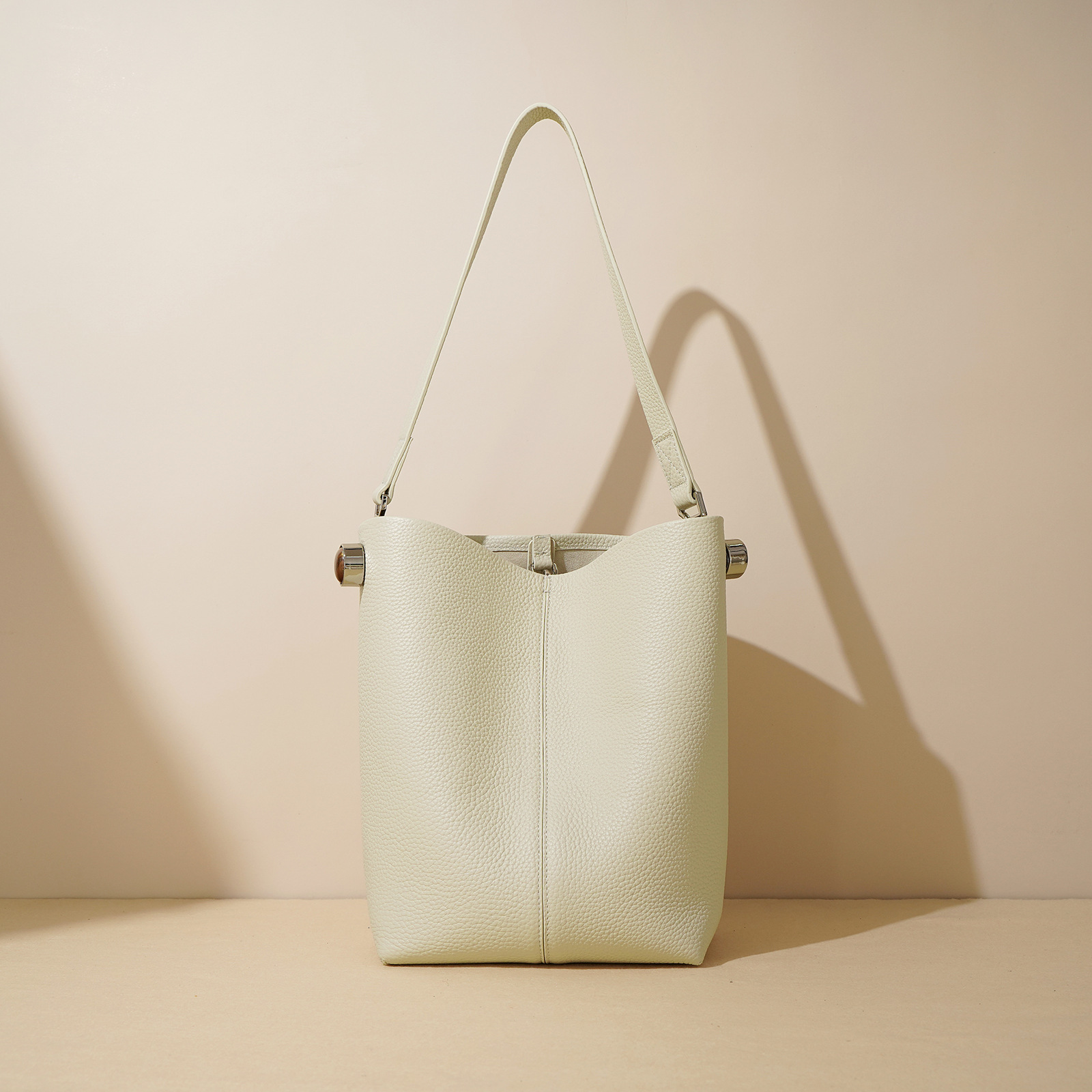 Bucket For Women 2025 Simple Top Layer Cowhide Tote Bag, Niche Large Capacity Versatile Tablet Commuting Shoulder Bag
