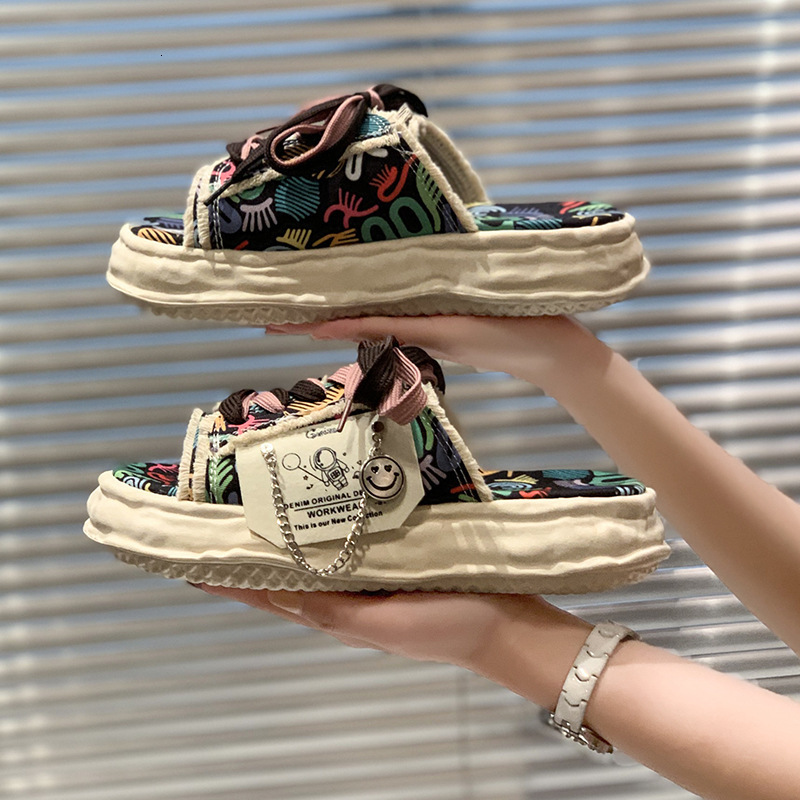 2025 Women s Summer Outdoor Sports Shoes Personalized Fashion Designer Trendy Graffiti Thick Bottom Slippers New Canvas Sandals Cool Flip Flops