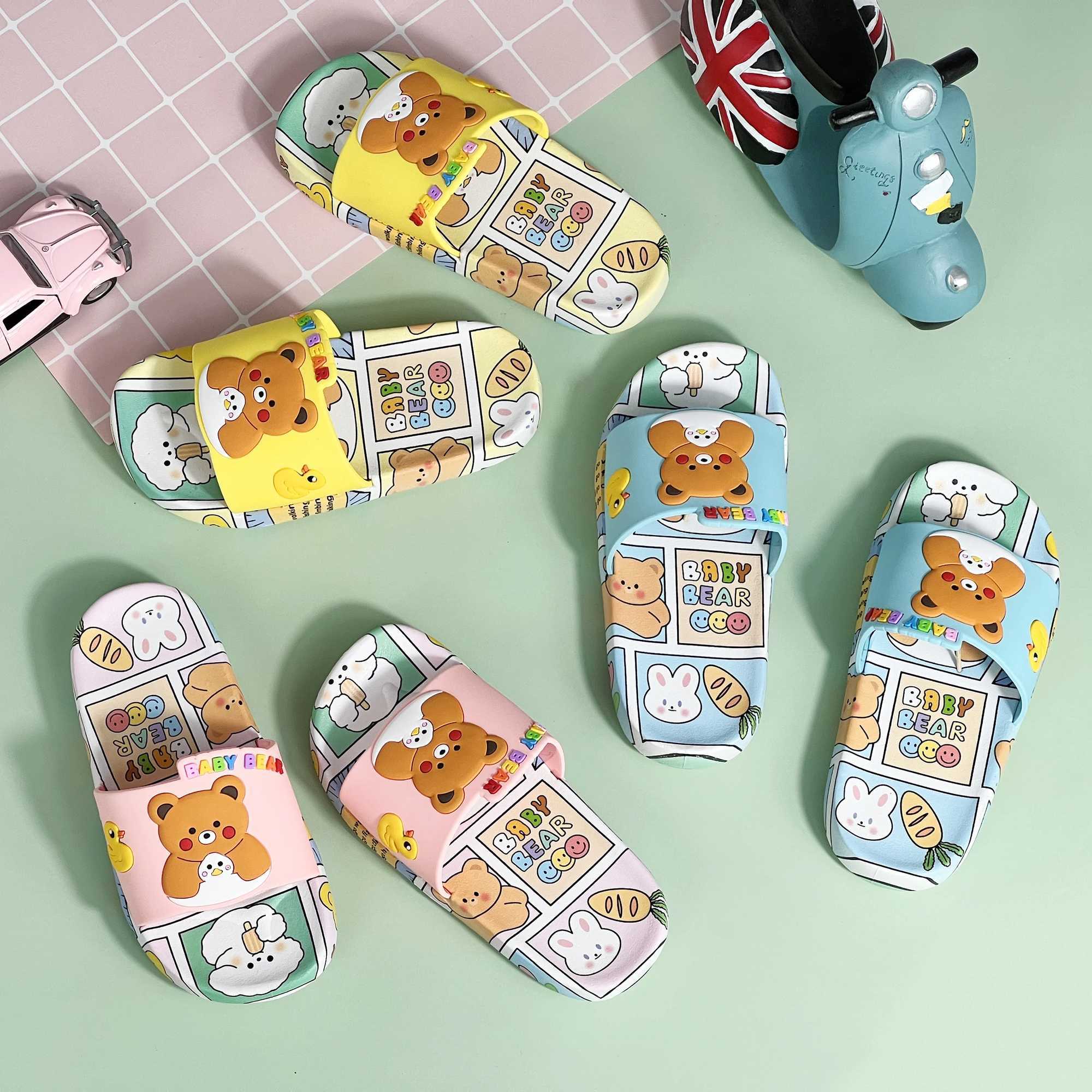 Boys Girls Toddler Slides Slippers Slide Sandals for Kids Cute Cartoon Beer Open Toe SandalsT250311