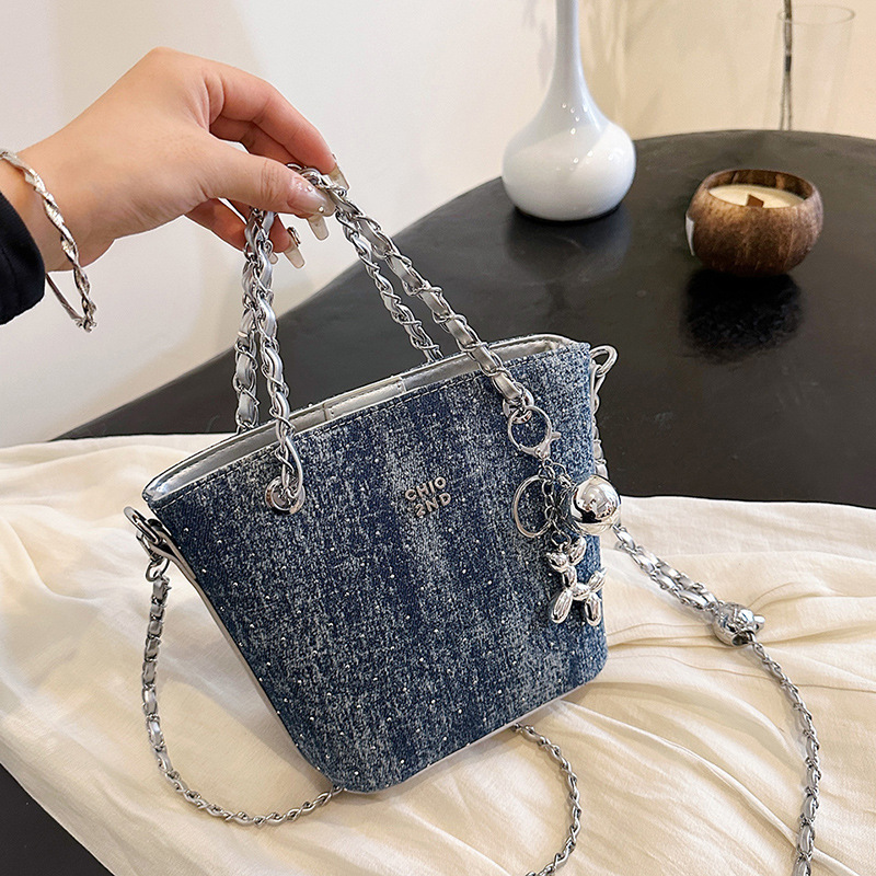 New trendy denim women's single shoulder crossbody bag, high-end and stylish chain carrying bucket bag