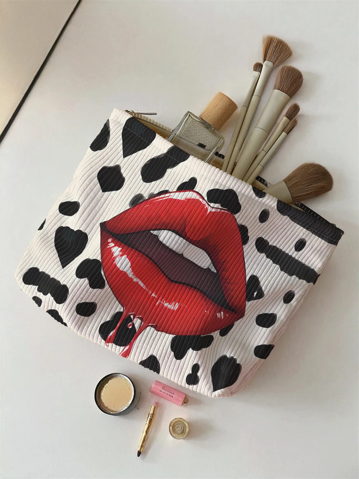 1pcSexy lip pattern printed corduroy zipper makeup bag lightweight and multifunctional cosmetic storage 250311