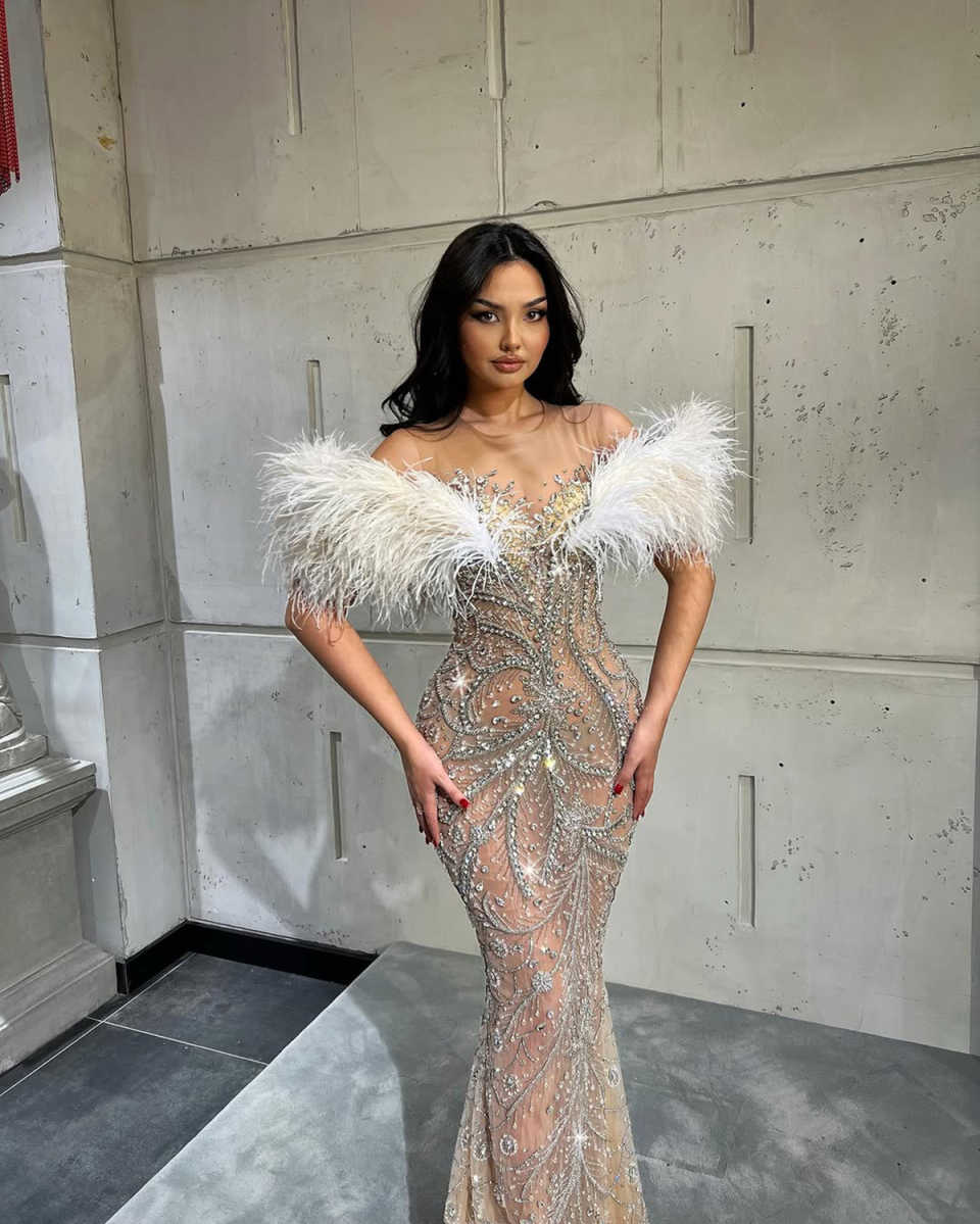 Gorgeous Mermaid Evening Dresses For Women Sheer Neck Off Shoulder Feather See Through Gown Sequins Appliques Sweep Train Party Customized Dress