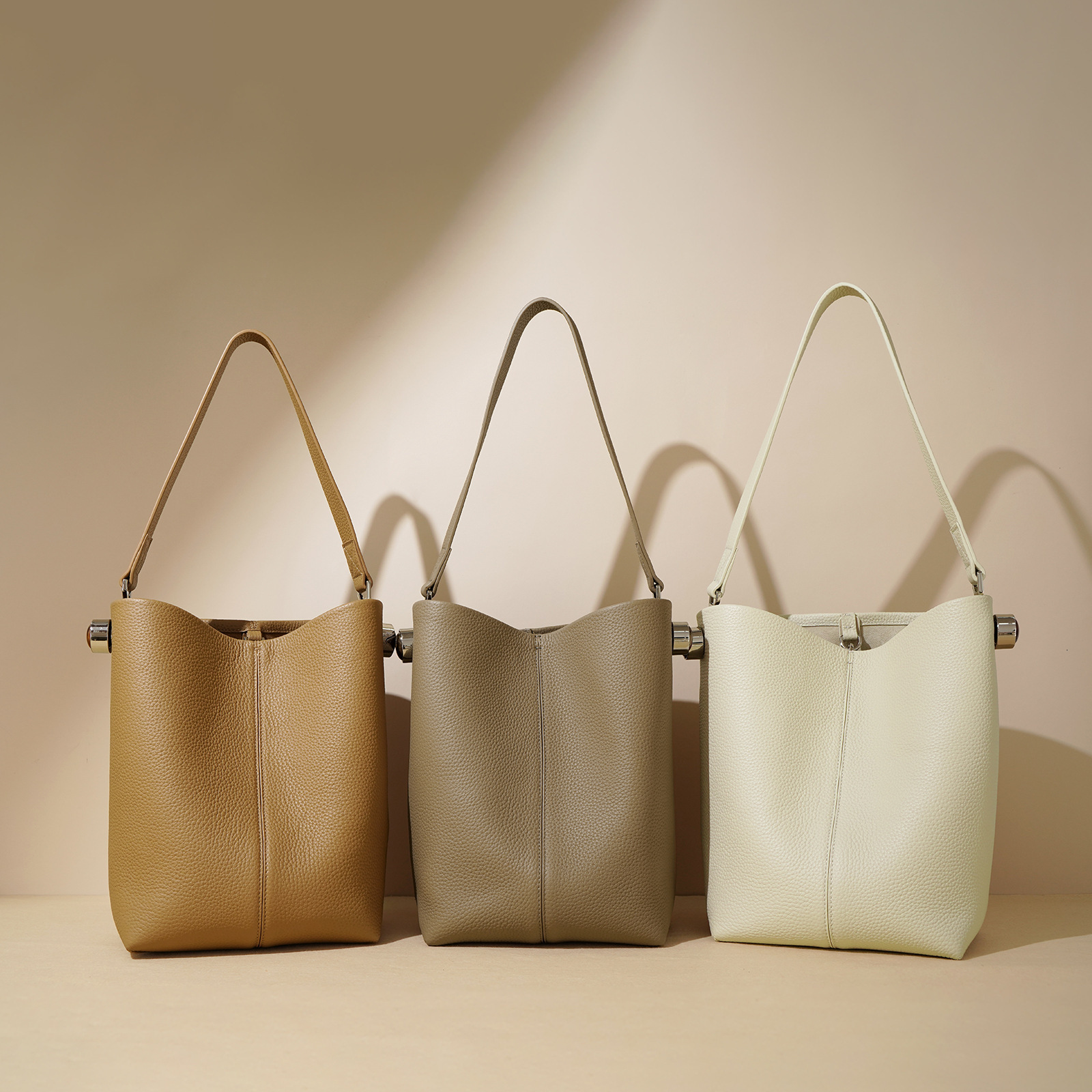 Bucket For Women 2025 Simple Top Layer Cowhide Tote Bag, Niche Large Capacity Versatile Tablet Commuting Shoulder Bag