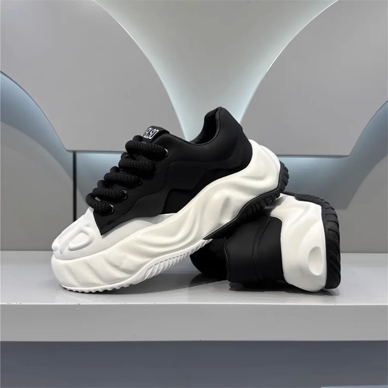 Men's Sports Shoes Color Blocked Dad 2025 New Soft Leather Shoes Designer Spliced High Rise Thick Soled Non Slip Shoes Outdoor Sports And Leisure