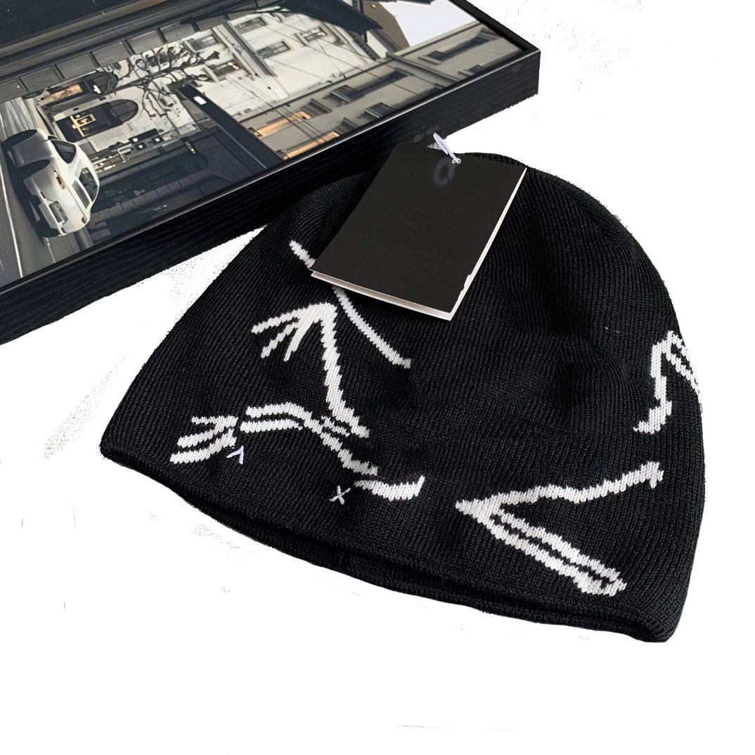 Classics Winter Beanie Women Fashion Spring Autumn Solid Hat Beanie Women Men Travel Skiing Knitted Outdoor Sports Hat