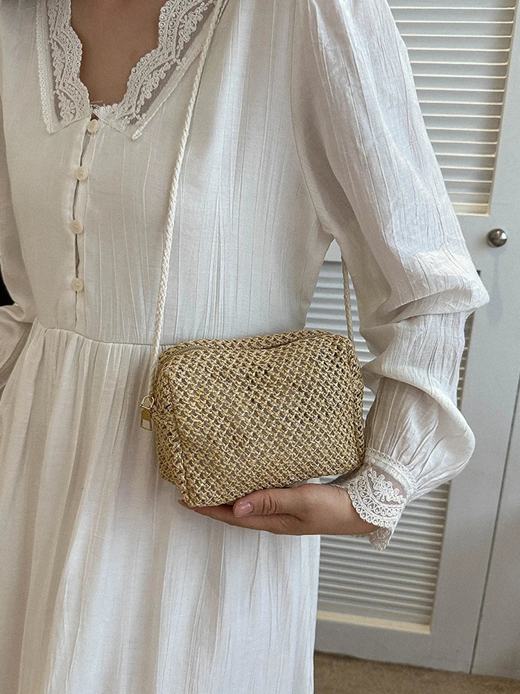 Straw Purse with Chain Strap Simple Female Underarm Bag Lightweight Hollow for Travel Vacation R250311