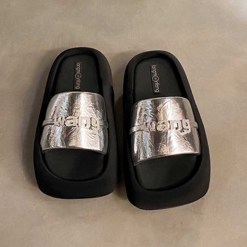 2024 New Summer Womens Slippers Roman Fi Designer Flat Shoes Soft soled Shoes Womens Breathable Beach Flip CoverXJ250311