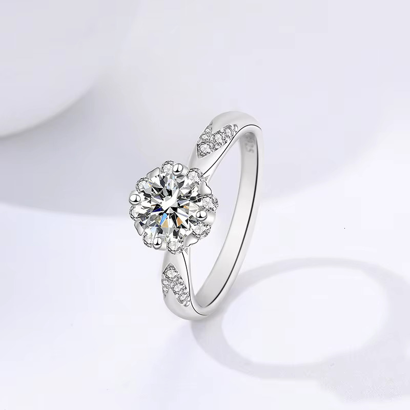 Romantic 925 Silver Moissanite Jewelry Zircon Pave 1ct Round Brilliant Cut Moissanite Engagement Ring for Women