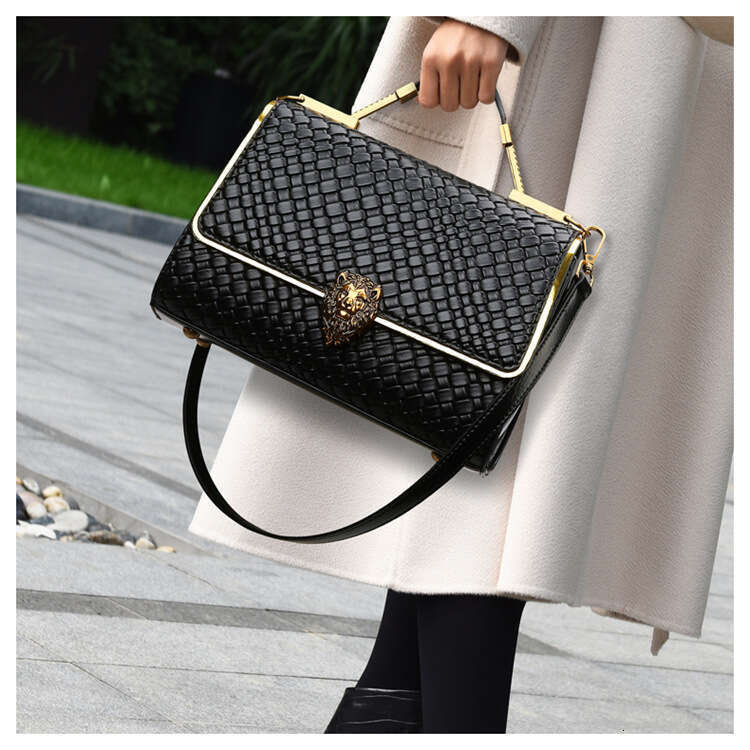 Women's Bags New Light Luxury Texture Woven High Grade Large Capacity Handheld Women's Heavy Industry Design Sense Crossbody Bag