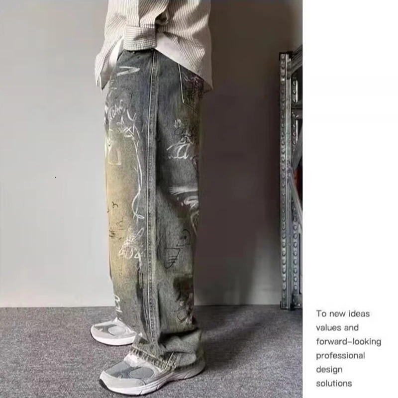 Mens Chic Baggy American Vintage Style Denim Pants Graffiti Graphic n Trousers Trend Cool High Street Wide Leg Jeans Men 250311