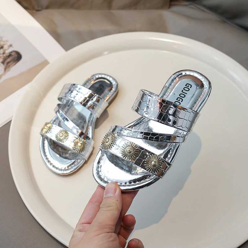 Girls Slippers 2024 Summer New Outerwear Girls Cross Flip-flops Open Toe Princess Non-slip Beach Sandals TideT250311