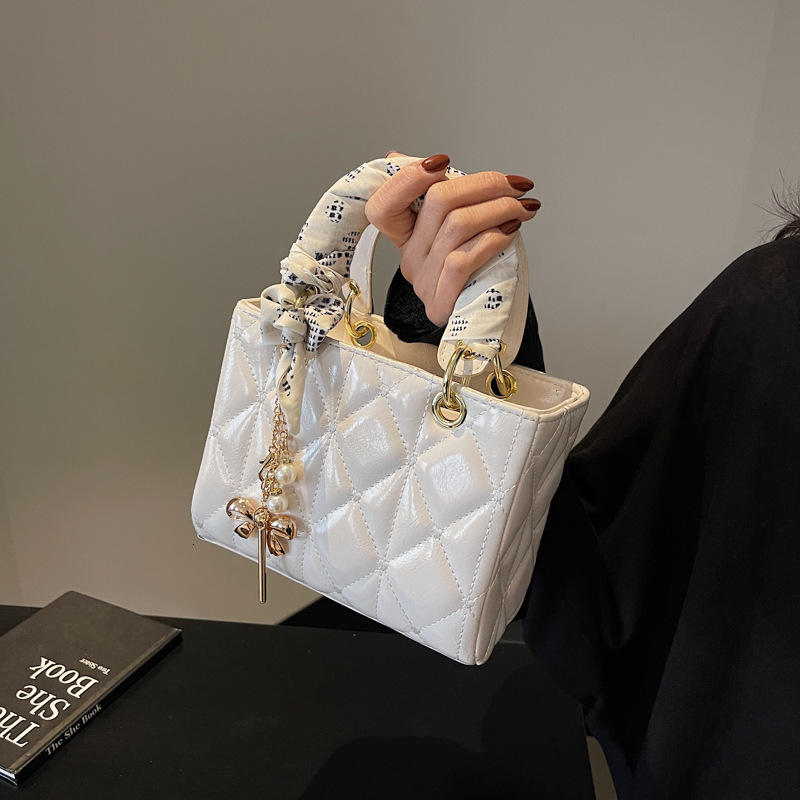 Autumn And Winter High-end Niche Handbag, Women's Multifunctional Dia Grid Slanted Fashion Designer Handbag