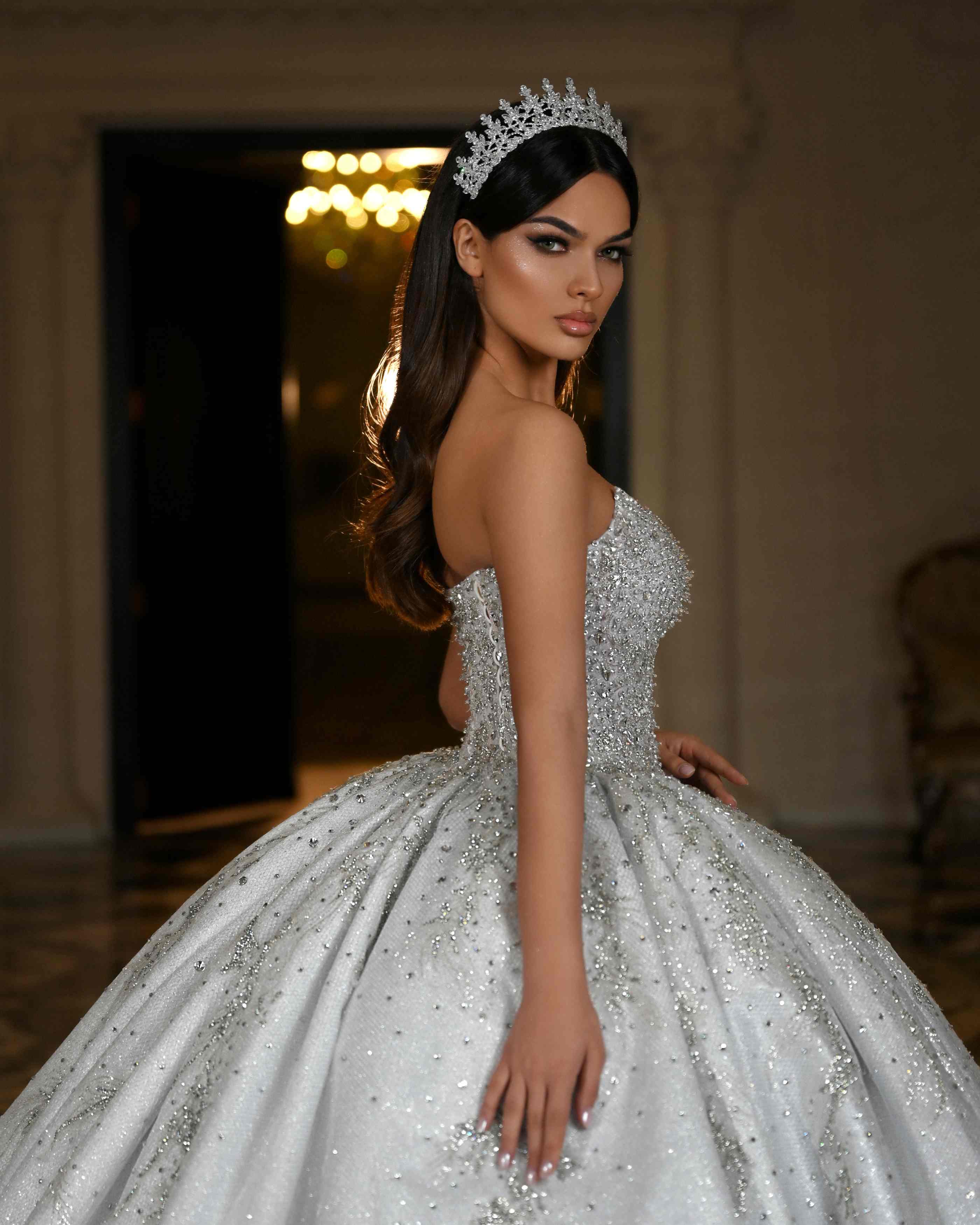 Graceful Crystal Wedding Dresses Ball Gown Strapless Lace Appliques Beads Pearls Sequins Plus Size Court Gown Customized Special Occasion Vestidos De 