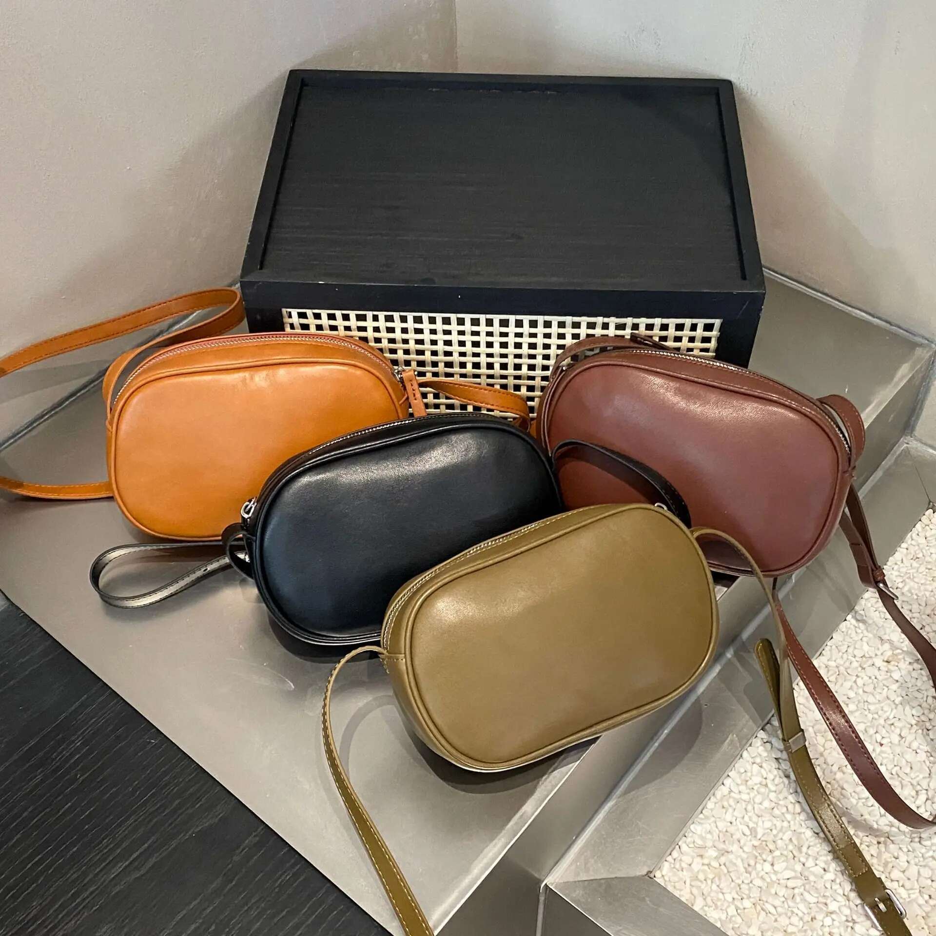 Vegetable Tanned Cowhide Leather Women's Shell Phone Minimalist, Versatile Practical Everyday Crossbody Shoulder Bag