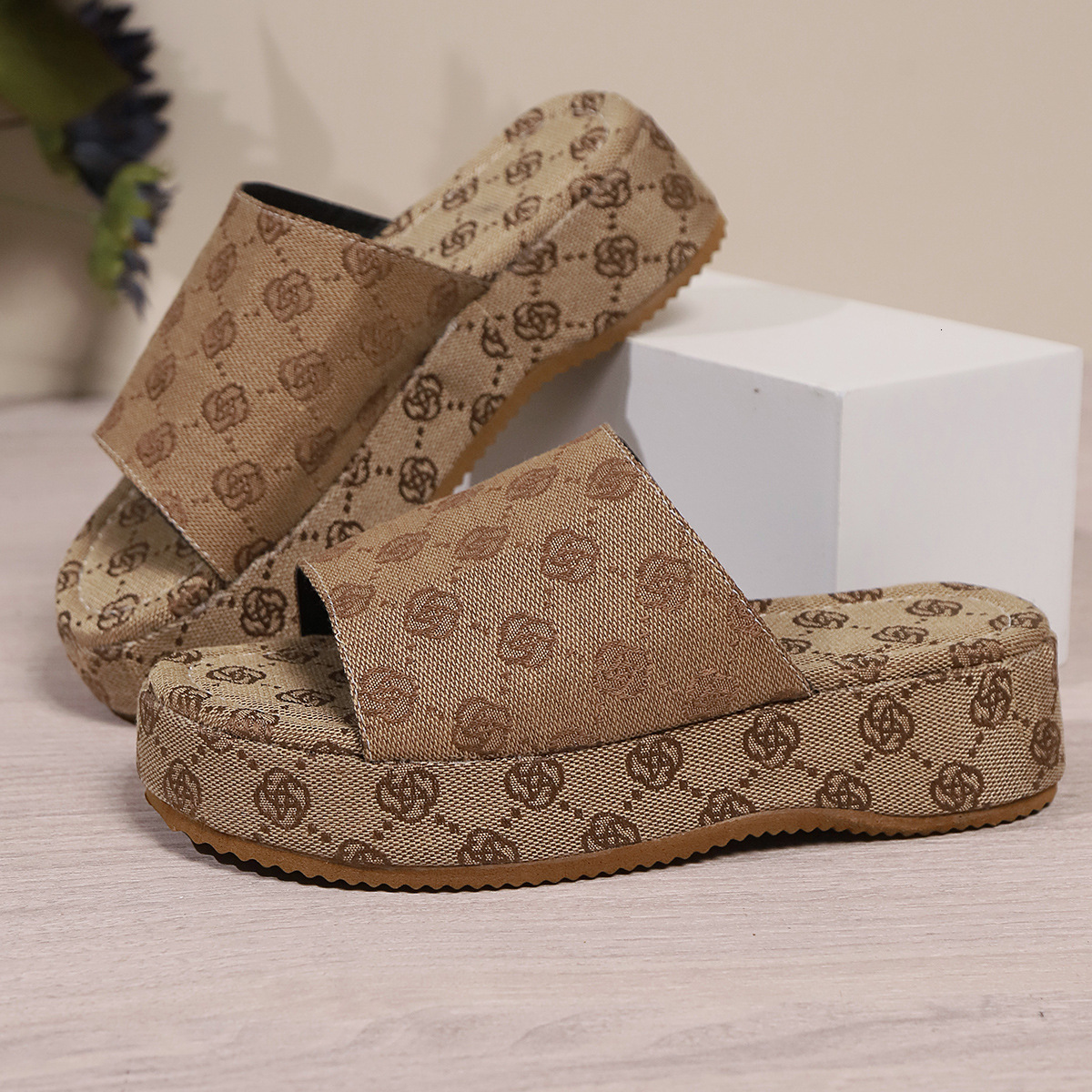 Large Thick Soled Slippers Khaki Rose Double Breasted Women s Slippers Fashion Designer Trendy Sandals Outdoor Leisure Vacation Flip Flops