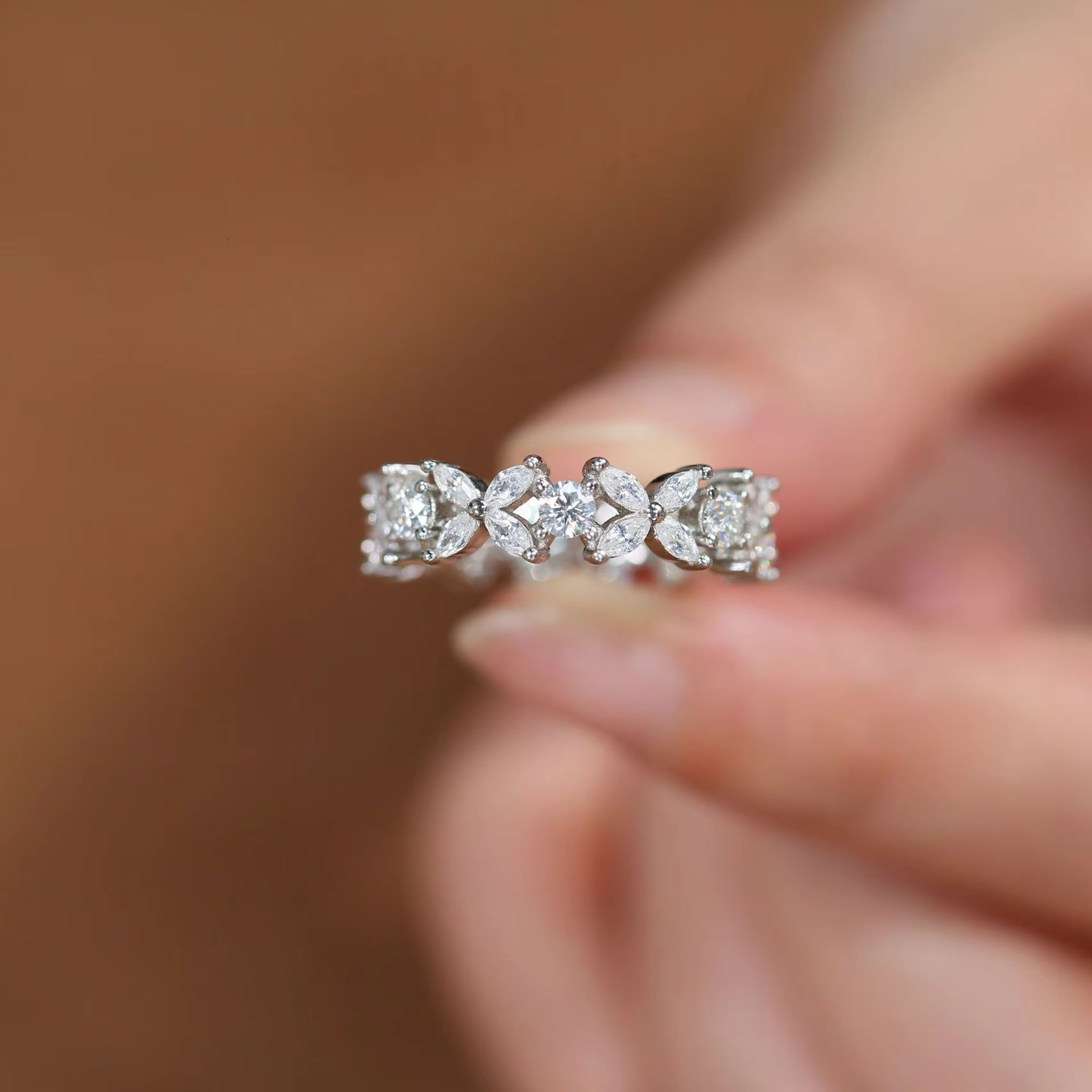 Elegant Four/4 Leaves Wedding Band 925 Sterling Silver Rhodium Plated Cubic Moissanite Ring Jewelry for Women